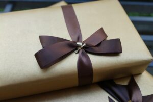 お祝いの記念日に贈る冷蔵ぶどうギフトのラッピング方法は？